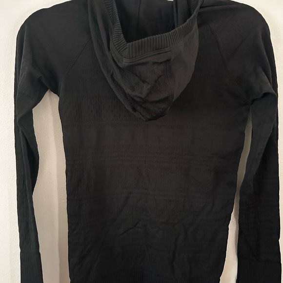 Long sleeve hooded lululemon top - Picture 2 of 3